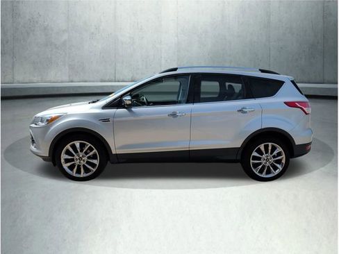 Used 2016 Ford Escape SE w/ SE Chrome Package FWD image 2