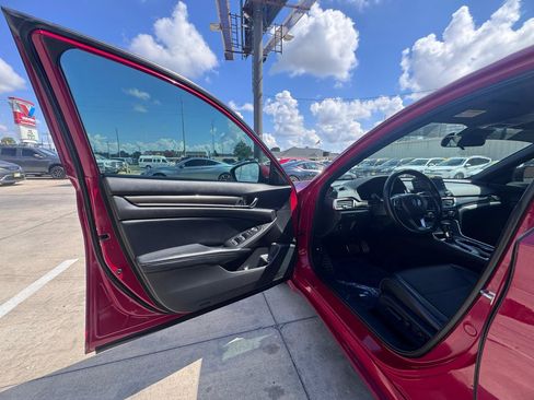 Used 2018 Honda Accord Sport image 13