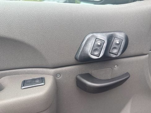 Used 2012 GMC Sierra 1500 W/T image 8