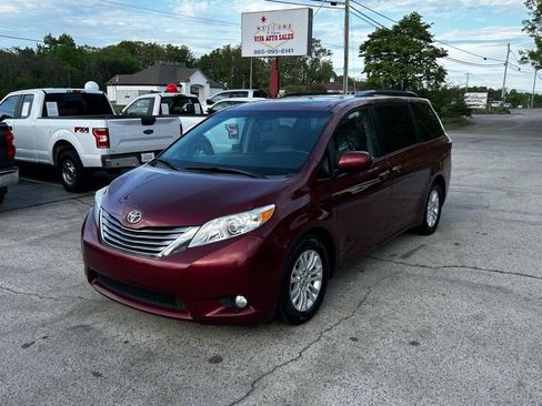 Used 2016 Toyota Sienna XLE Premium image 1