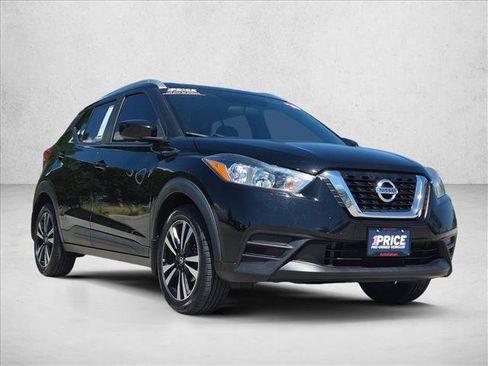 Used 2018 Nissan Kicks SV FWD image 3