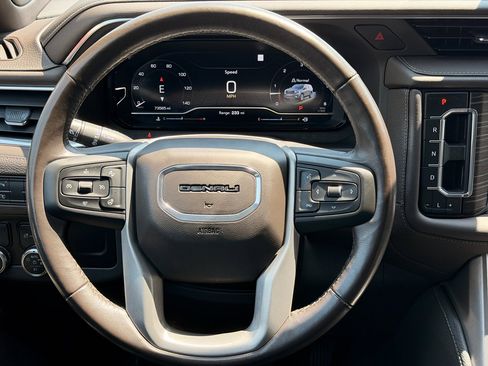 Used 2022 GMC Yukon XL Denali image 13