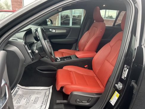 Used 2021 Volvo XC40 T5 Inscription w/ Advanced Package image 11