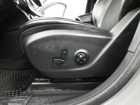 Used 2019 Jeep Cherokee Trailhawk w/ Comfort/Convenience Group AWD/4WD image 20