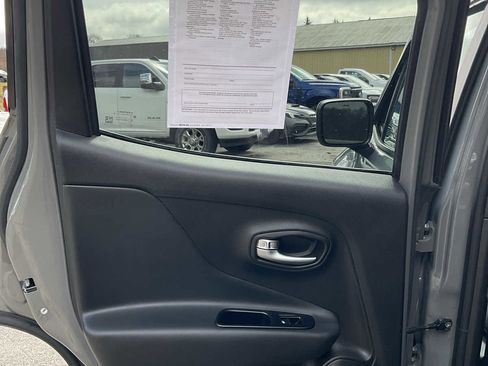 Used 2022 Jeep Renegade Latitude w/ Convenience Group image 44