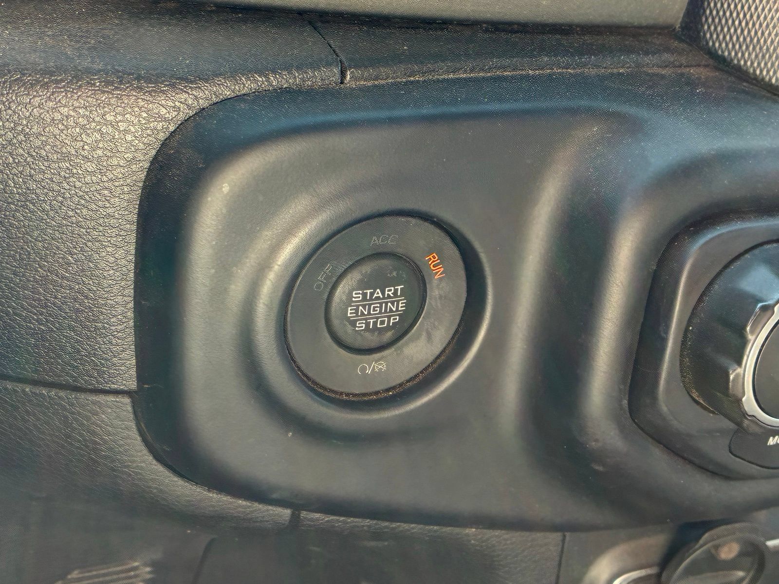 Used 2023 Jeep Wrangler Unlimited Sahara w/ Cold Weather Group AWD/4WD image 7
