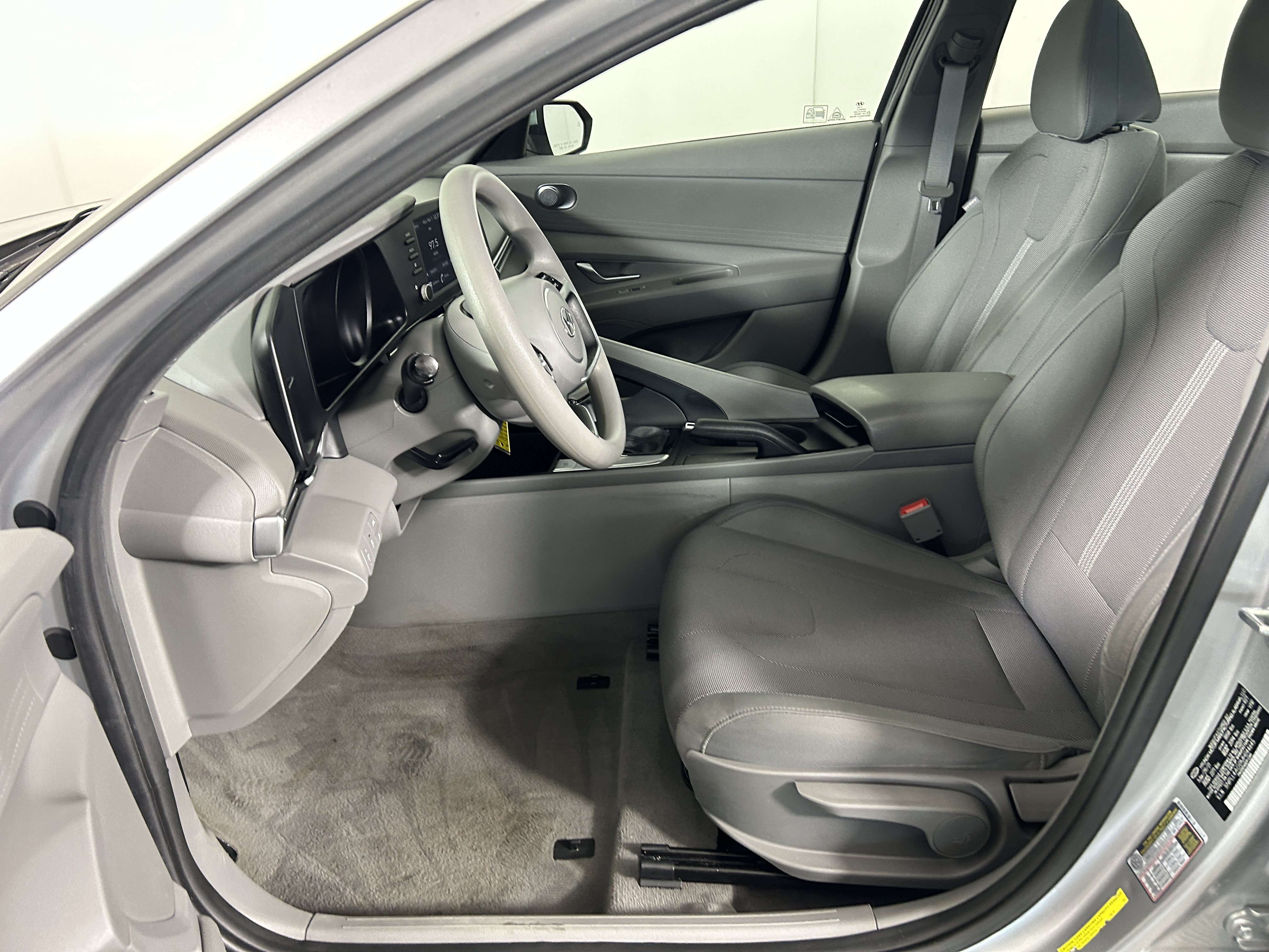 Used 2021 Hyundai Elantra SE FWD image 10