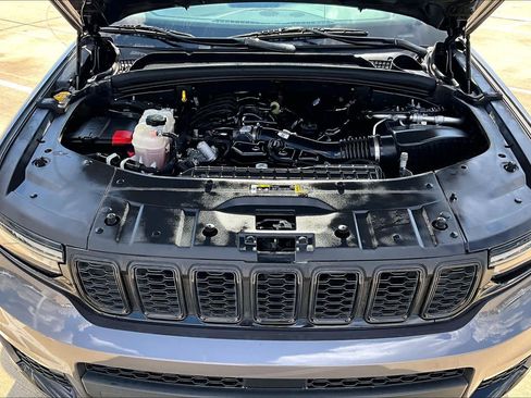 Used 2022 Jeep Grand Cherokee L Limited w/ Black Appearance Package AWD/4WD image 31