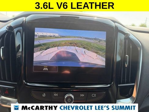 Used 2023 Chevrolet Traverse LT FWD image 11