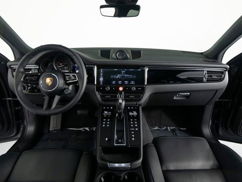 Certified 2026 Porsche Macan AWD/4WD image 32