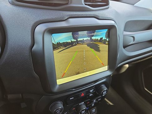 Used 2023 Jeep Renegade Latitude image 17