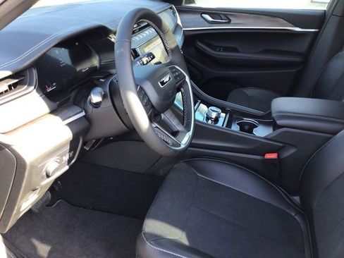 New 2026 Jeep Grand Cherokee Altitude image 22