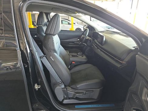 Used 2023 Nissan Ariya AWD image 11