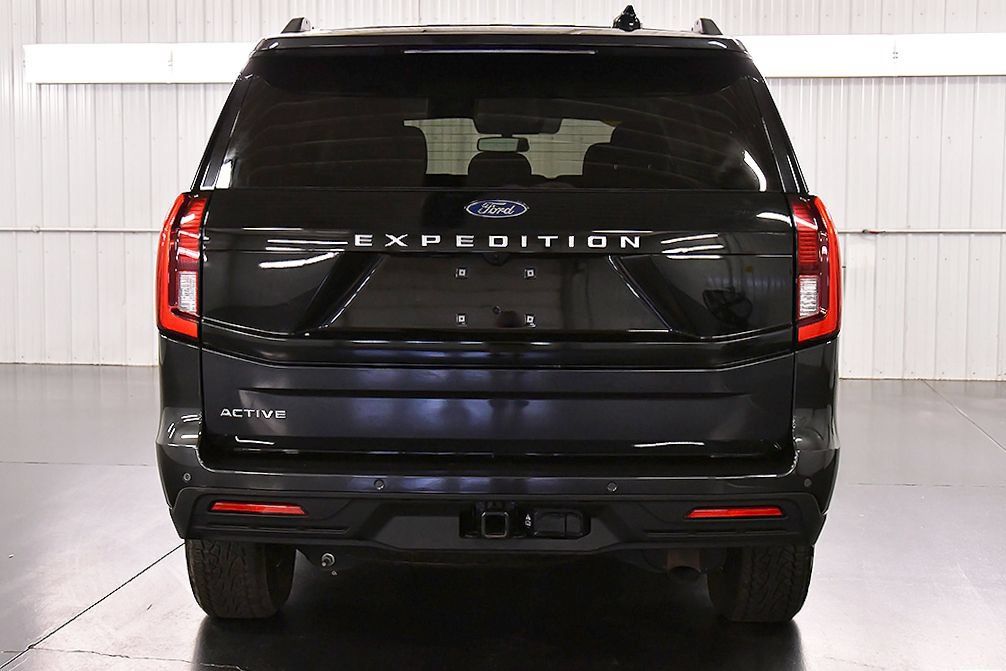 Used 2025 Ford Expedition Active AWD/4WD image 6