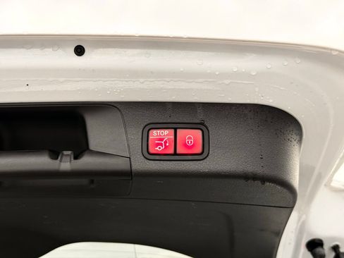 Used 2023 Mercedes-Benz GLB 250 w/ Premium Package image 22