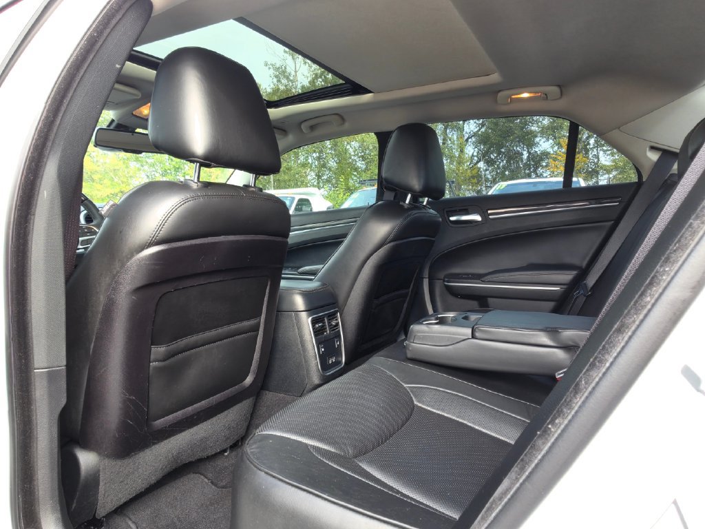 Used 2019 Chrysler 300 Limited AWD/4WD image 22