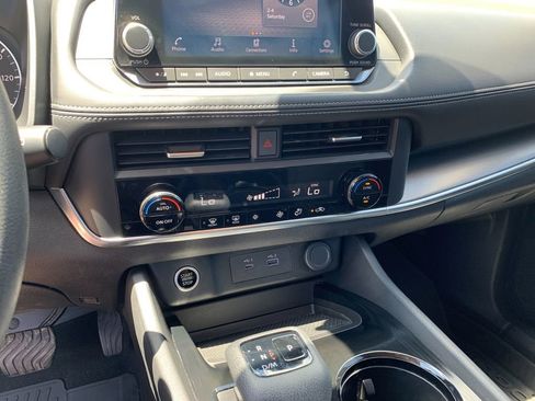 Used 2023 Nissan Rogue SV AWD/4WD image 25