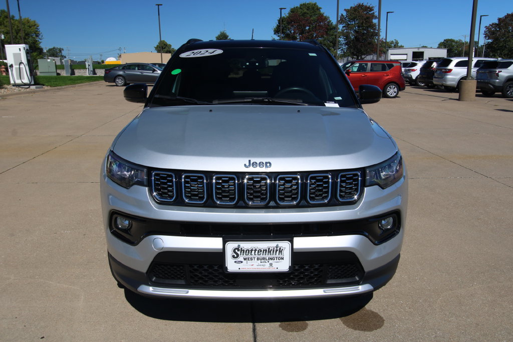 Used 2024 Jeep Compass Limited AWD/4WD image 2