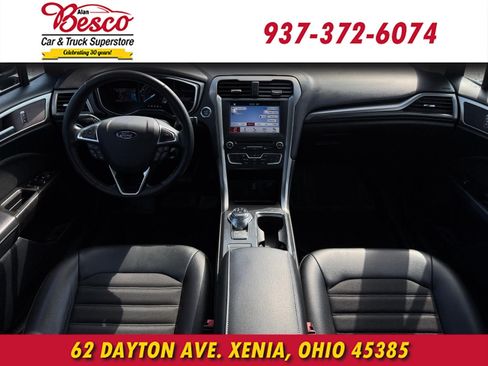 Used 2017 Ford Fusion SE w/ Equipment Group 201A FWD image 8