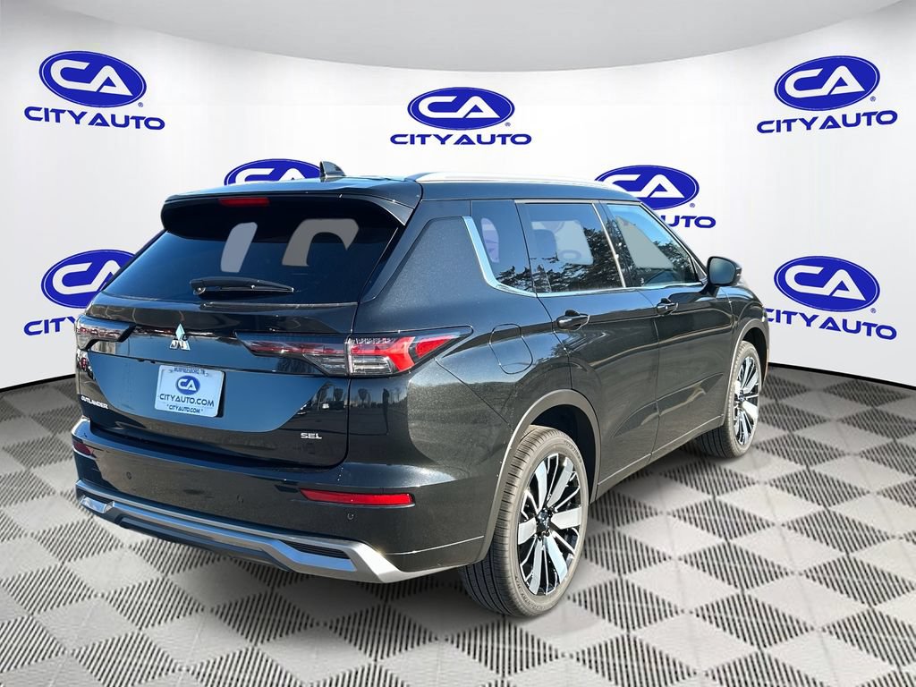 Used 2025 Mitsubishi Outlander SEL FWD image 3