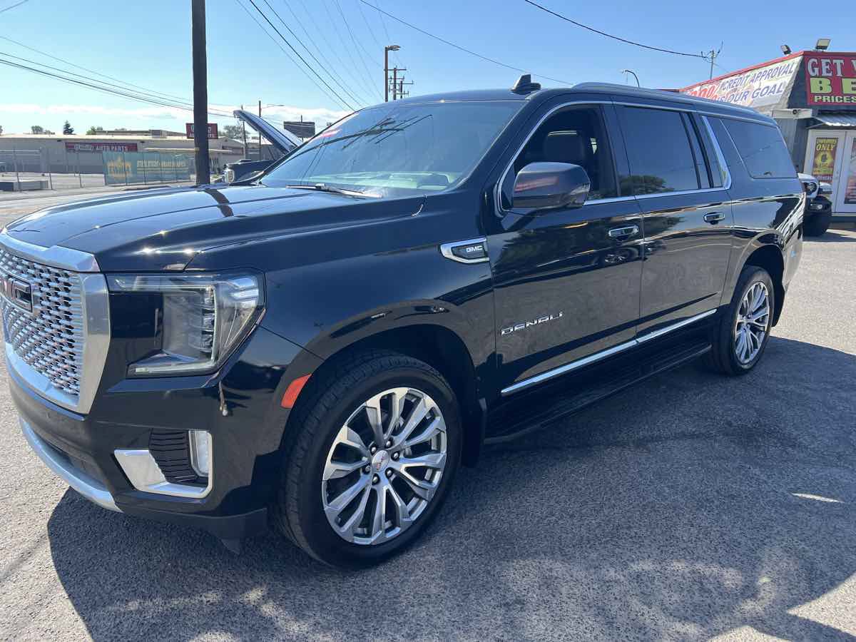 Used 2021 GMC Yukon XL Denali AWD/4WD image 3