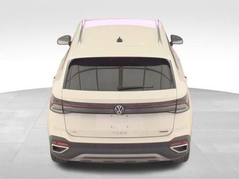 Used 2025 Volkswagen Taos SE image 5