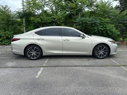 Used 2022 Lexus ES 350 w/ Premium Package FWD image 2