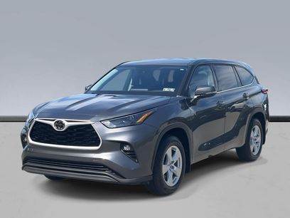 Used 2022 Toyota Highlander LE