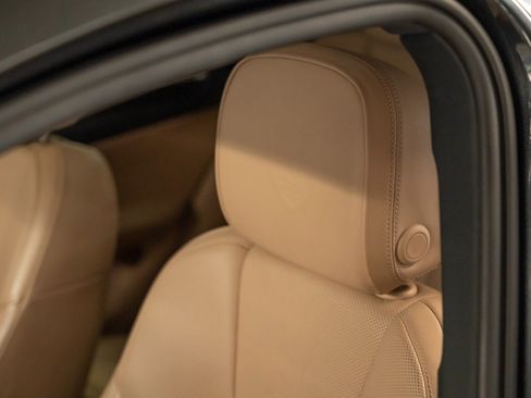 Certified 2023 Porsche Macan AWD/4WD image 23