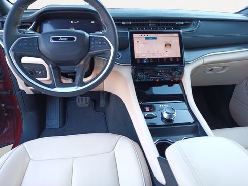 Certified 2024 Jeep Grand Cherokee Limited image 3