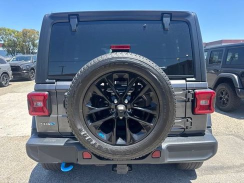 Used 2022 Jeep Wrangler Unlimited Sahara w/ Cold Weather Group AWD/4WD image 7