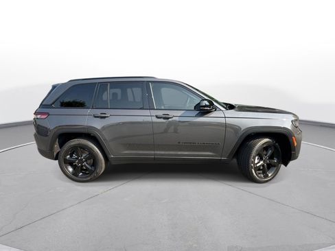 Used 2025 Jeep Grand Cherokee Limited w/ Black Appearance Package AWD/4WD image 5