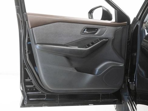 Used 2023 Nissan Rogue S AWD/4WD image 10