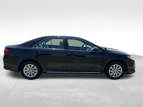Used 2014 Toyota Camry LE FWD image 2
