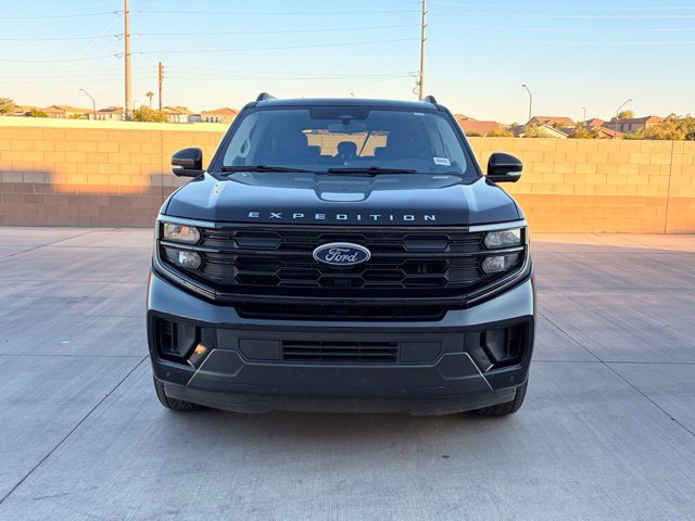 Used 2025 Ford Expedition Active AWD/4WD image 3