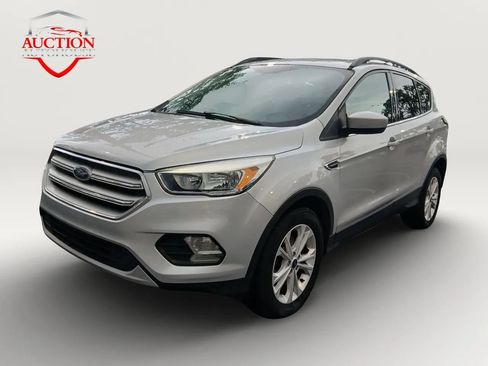 Used 2018 Ford Escape SE w/ SE Sync 3 Package FWD image 1