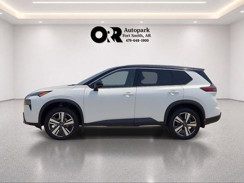 Used 2025 Nissan Rogue SL AWD/4WD image 3