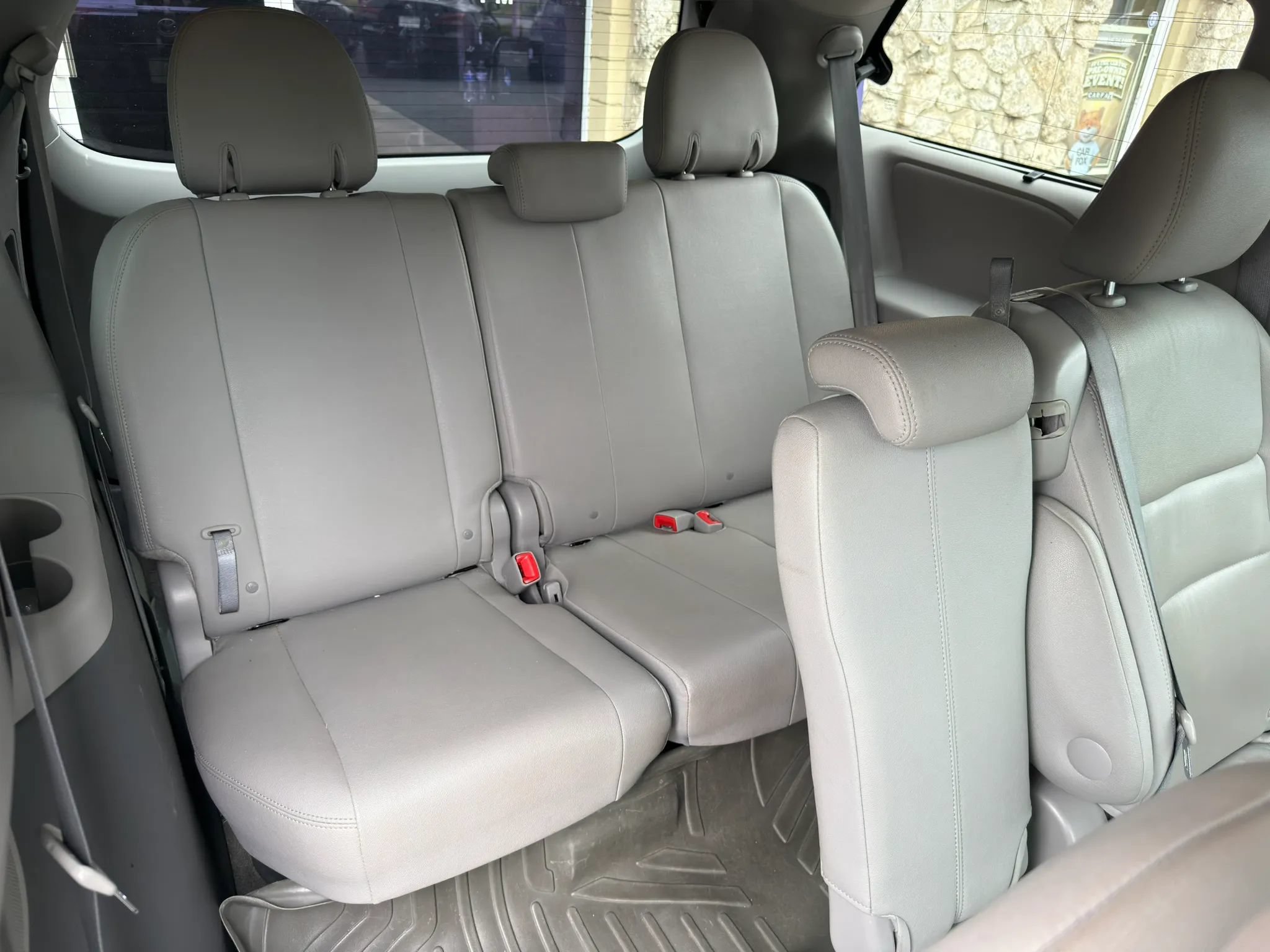Used 2017 Toyota Sienna XLE Premium FWD image 38