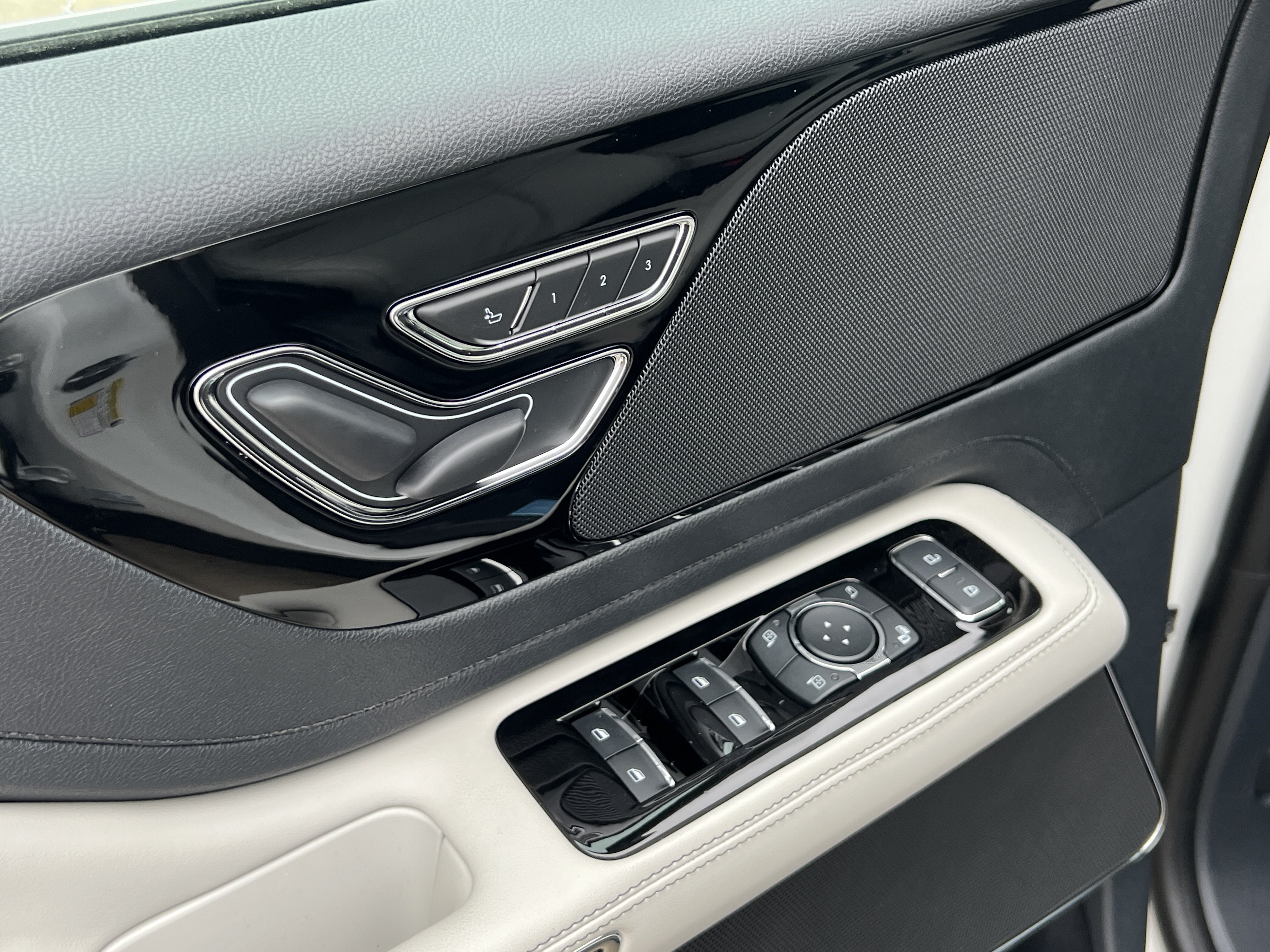 New 2027 Lincoln Aviator 2WD image 15