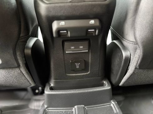 Used 2026 Jeep Wrangler Unlimited Sahara AWD/4WD image 28