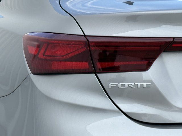 Used 2024 Kia Forte LXS w/ LXS Technology Package FWD image 6