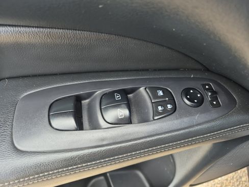 Used 2018 Nissan Pathfinder SL AWD/4WD image 15