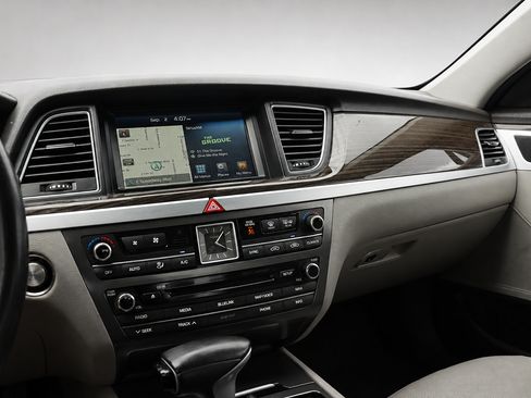 Used 2018 Genesis G80 3.8 RWD image 30