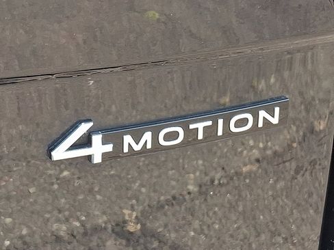 Used 2022 Volkswagen Tiguan SEL R-Line image 32