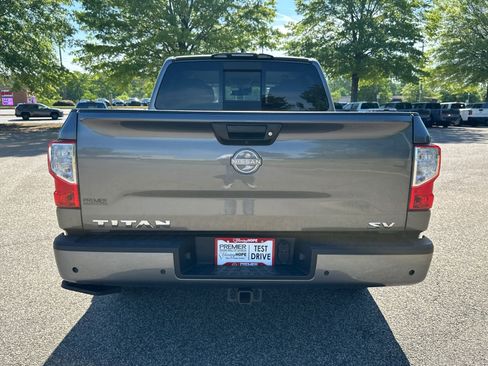 Used 2024 Nissan Titan SV w/ SV Convenience Package image 5