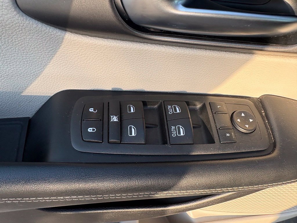 Used 2022 Chrysler Pacifica Touring-L FWD image 29