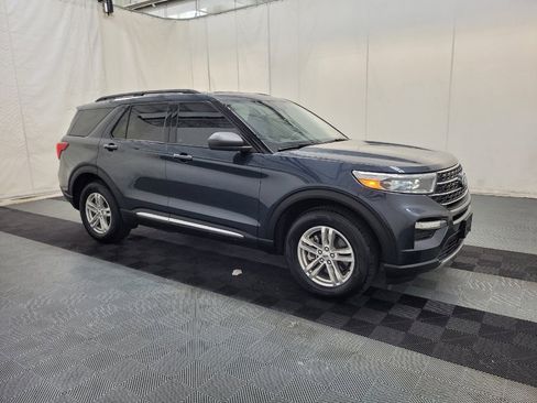 Used 2024 Ford Explorer XLT w/ Equipment Group 202A AWD/4WD image 11