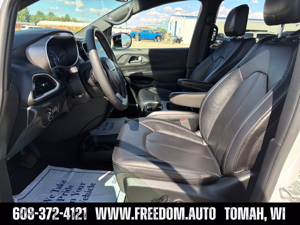 Used 2025 Chrysler Pacifica Select FWD image 23