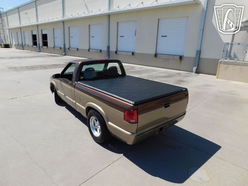 Used 2000 Chevrolet S10 Pickup LS w/ Preferred Equipment Group image 26