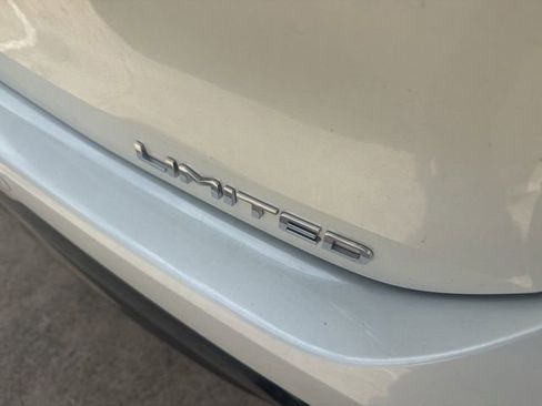 Used 2021 Toyota Highlander Limited FWD image 4
